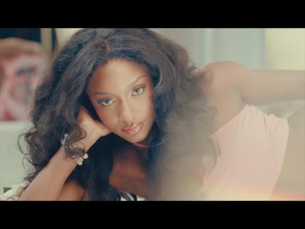 VIDEO: Ayra Starr - Commas (Lyric Video)