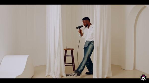 VIDEO: Chiké – Lifetime Love (Stripped) - Video Download